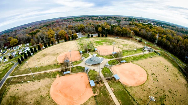 レクリエーション エリアの隣接する野球場空撮 — ストック写真