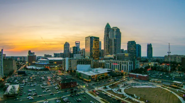 Solnedgång sol uppgång över Charlotte skyline North Carolina — Stockfoto