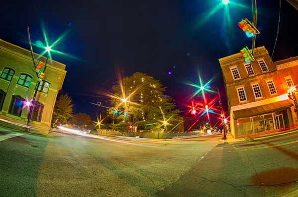 Nachtelijke scènes rond olde york wit rose city south carolina — Stockfoto