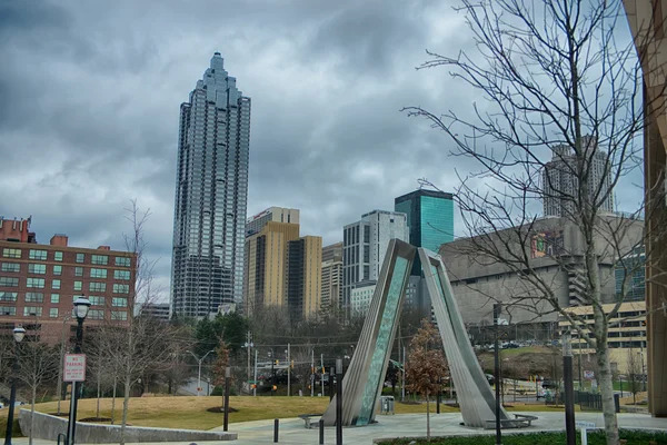 Atlanta scene skyline del centro in gennaio il giorno nuvoloso — Foto Stock
