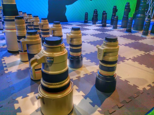 Cameralenzen lijken op chess game cijfers — Stockfoto