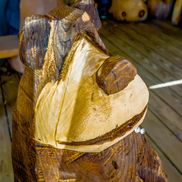 Urso feito de madeira — Fotografia de Stock