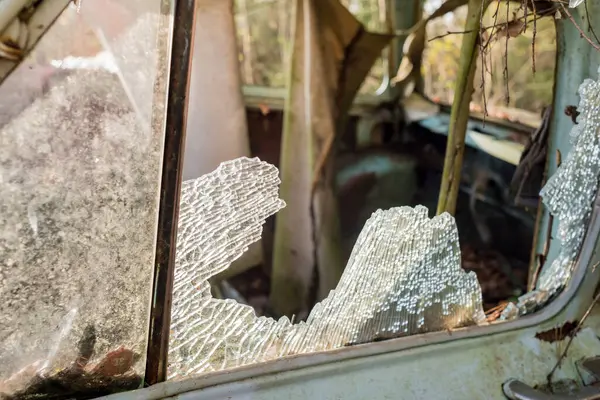 Vitre Cassée Dans Une Voiture Abandonnée Vitre Cassée Dans Une — Photo