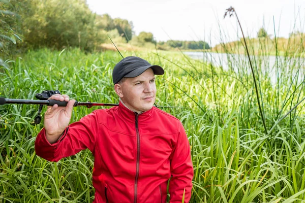 Retrato Pescador Com Giro Homem Com Uma Vara Pesca Livre — Fotografia de Stock