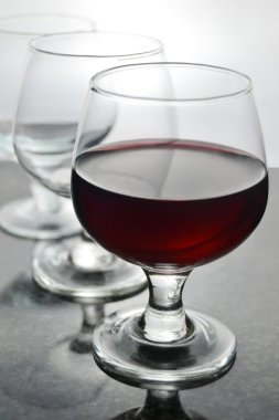 kırmızı şarap kadehi