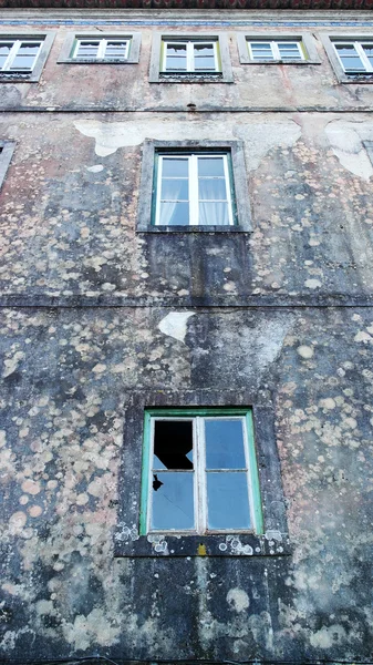 Hus i ruiner, Sintra – stockfoto