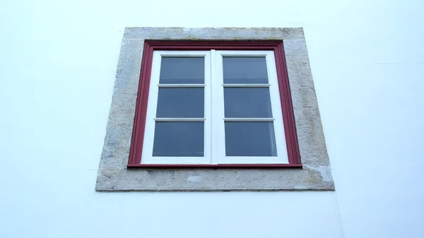 Λεπτομέρεια από ένα κόκκινο και λευκό παράθυρο — Φωτογραφία Αρχείου