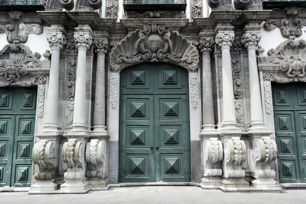 폰 타 델가 다, 포르투갈 예수회 대학의 교회 — 스톡 사진