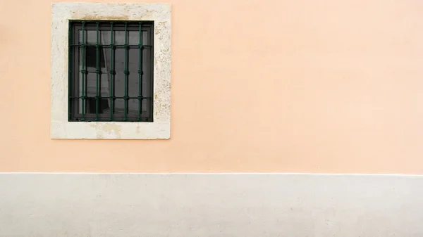 รายละเอียดของตึกเก่า ลิสบอน โปรตุเกส — ภาพถ่ายสต็อก
