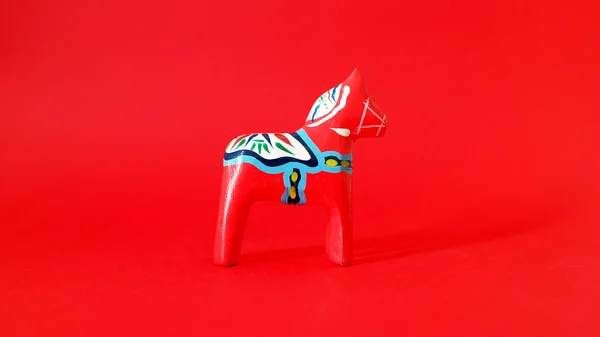 Detalhe de um cavalo de madeira feito à mão sueco — Fotografia de Stock