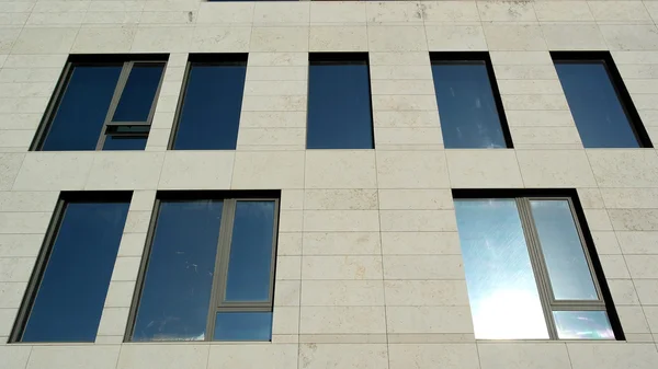 Détail d'un bâtiment moderne, Lisbonne, Portugal — Photo