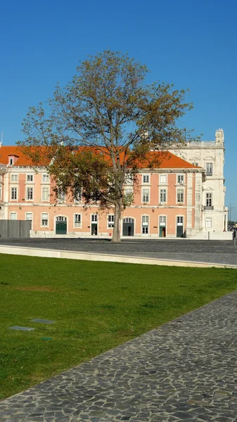 Edificio vicino al fiume Tago, Lisbona, Portogallo — Foto Stock