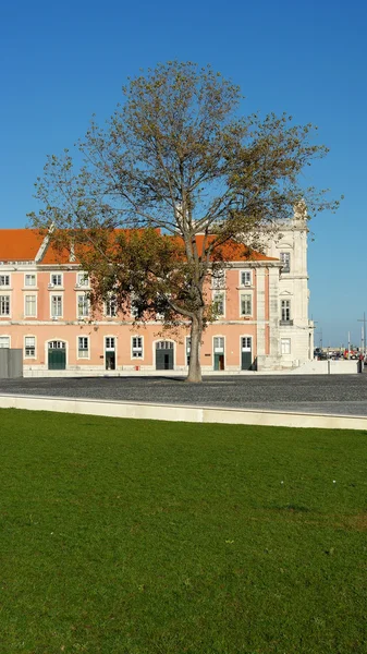Edificio vicino al fiume Tago, Lisbona, Portogallo — Foto Stock