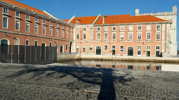 Byggnad i närheten av floden Tejo, Lissabon, Portugal — Stockfoto