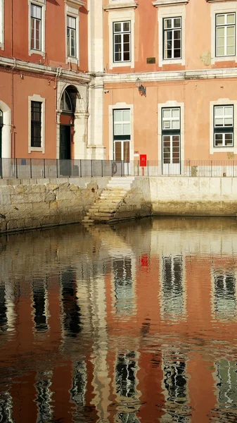 Building near the Tagus river, Lisbon, Portugal — Stock Photo, Image