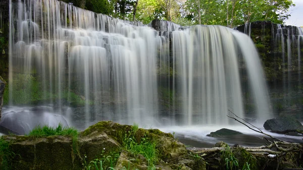 Cachoeira Keila-Joa na primavera — Fotografia de Stock