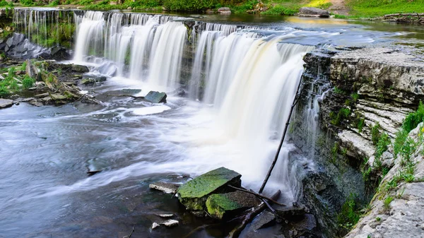 Весной водопад Кейла-Жоа — стоковое фото