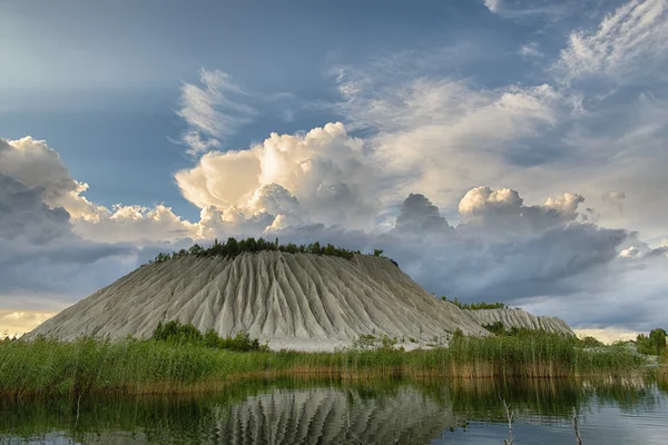 Temmuz ayının sonunda bulutlarda Hill'de Rummu.