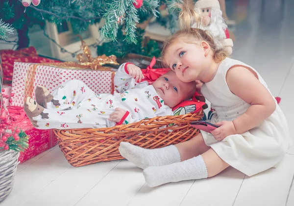 Navidad Hermano y hermana bebé Fotos de stock