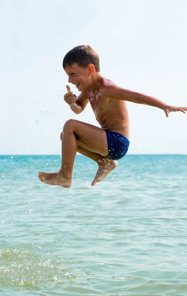 Healthy boy jumping in water — Stock Photo, Image