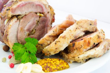 bir fırında pişmiş domuz dan rulo