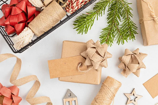 Cadeaux Écologiques Alternatifs Verts Noël Emballés Avec Papier Artisanal Recyclé — Photo