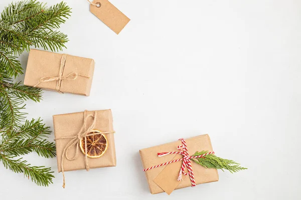 Milieuvriendelijk Alternatief Groen Kerstcadeaus Verpakt Met Gerecycled Ambachtelijk Papier Geen — Stockfoto