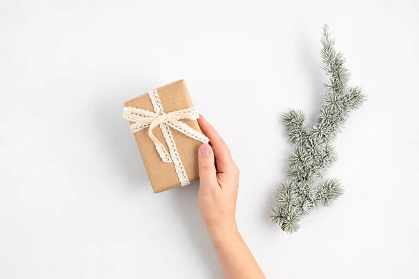 Rama Árbol Navidad Caja Regalo Envuelta Papel Orgánico Artesanal Sobre — Foto de Stock