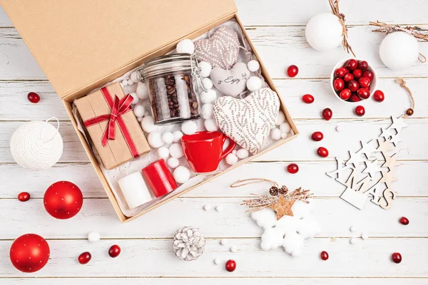 Bereiten Pflege Paket Saisonale Geschenkbox Mit Kaffee Kerzen Und Tasse — Stockfoto