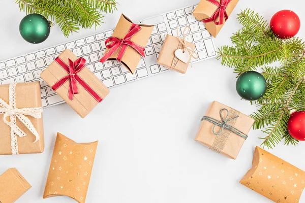 Navidad Línea Presenta Concepto Compras Con Cajas Regalo Teclado Vista — Foto de Stock