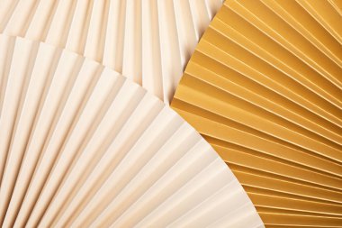 Dokulu kağıt yelpazeli soyut bir arka plan. Kutlama arkaplanı. Ürün tanıtımı için model 