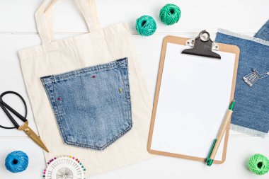 Eski kot pantolon yükseltme fikri. Kot yapımı, eski çamaşır geri dönüşümü, hobi, diy aktivitesi.