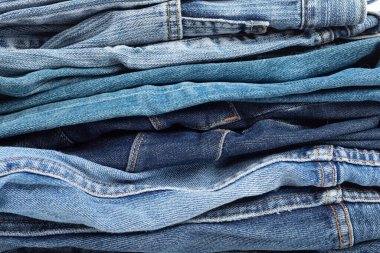 Eski kot pantolon ile soyut bir arkaplan. Eski kot pantolon geri dönüşümü