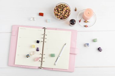 Reiki çakra kristallerini iyileştiriyorum. Gemstones refah, durak, meditasyon, rahatlama için