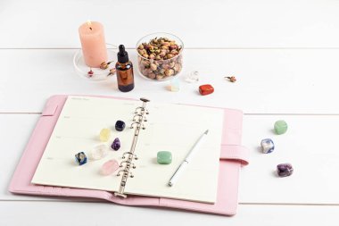 Reiki çakra kristallerini iyileştiriyorum. Gemstones refah, durak, meditasyon, rahatlama için