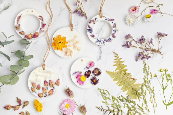 Botanik ve esans yağlarıyla kokulu soya yağı kesesi. Doğal el yapımı oda spreyi.