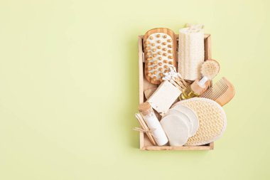 Ev spa günü fikri. Çevre dostu organik yeniden kullanılabilir kişisel bakım aksesuarları.