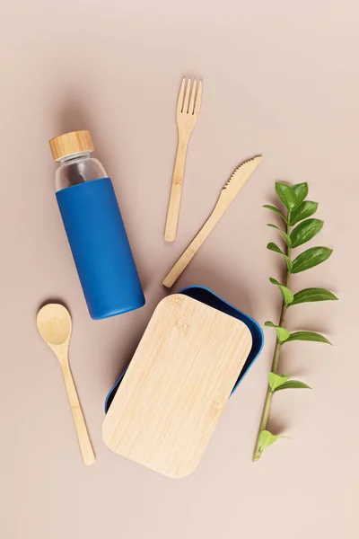 Geen afvalkit voor lunch, herbruikbare fles, doos en bamboe bestek — Stockfoto