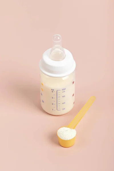Tápszer Elkészítése Csecsemők Etetésére Babaegészségügy Száraz Tej Fogalmának Szerves Keveréke — Stock Fotó