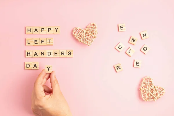 Text happy left handers day written with wooden letters and heart — Stock Photo, Image