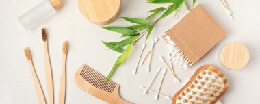 Bambu tuvalet malzemeleri. Etik, sürdürülebilir, sıfır atık, plastik yaşam tarzı fikri yok