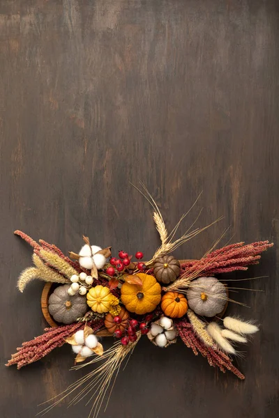 Rustic mockup with autumn table decoration. Floral interior decor for fall holidays — Stock Photo, Image