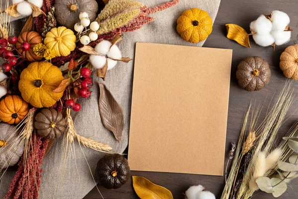 Rustic mockup with autumn table decoration. Floral interior decor for fall holidays — Stock Photo, Image