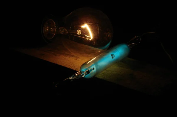 düşük ve yüksek voltajlı aydınlatma, cıva aydınlatma ve tungsten ışık