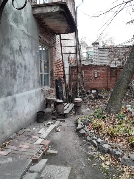 Sonbaharın pastel renklerinde şehir manzarası