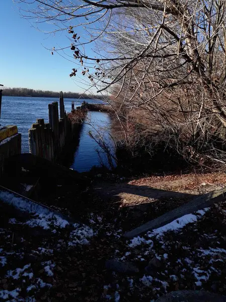 Dinyeper 'de yapım aşamasında olan iskele