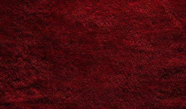 Yumuşak kırmızı bir havlu. Burgonya desenli arka plan. Metin için altı ve boş alan.