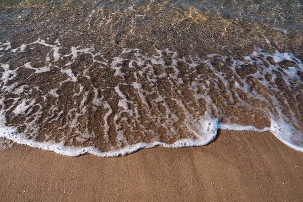 Seascape Vlny Tekoucí Písečném Břehu Pobřeží Moře Nebo Oceánu Pěkného — Stock fotografie