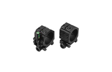 Beyaz arka planda izole edilmiş bir tüfeğin dürbünü için yapılmış hızlı bir bağlantı kopması. Keskin nişancı Dürbünü Hızlıca Bırak 