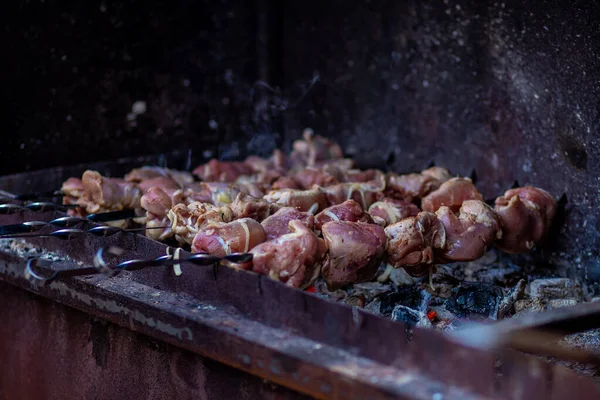 Carne Grelhada Espetos Prato Carne Shish Fresco Espetos Frita Grelha — Fotografia de Stock